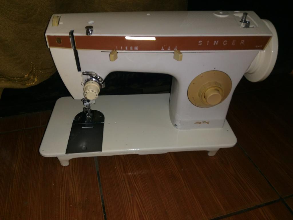 Vendo Máquina de Coser Singer a 230