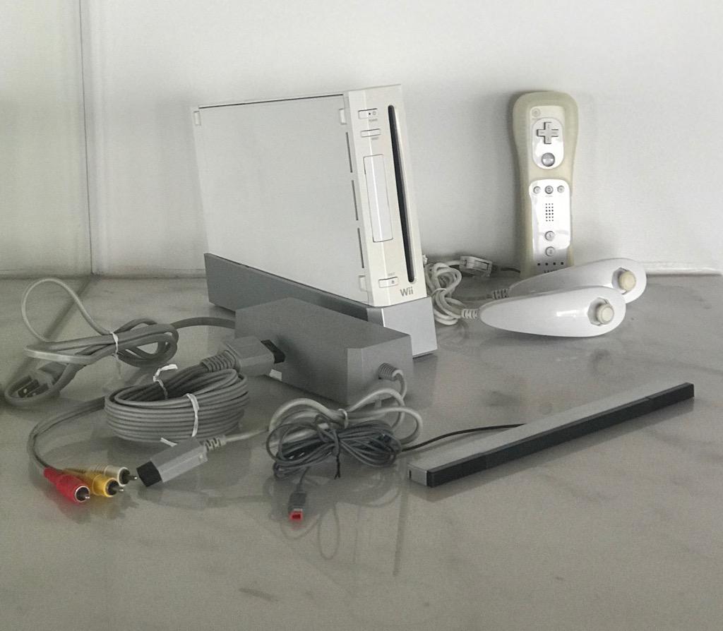 Nintendo Wii 1 Mando 2 Nunchuk 1 Wii Balance Board 1 Wii