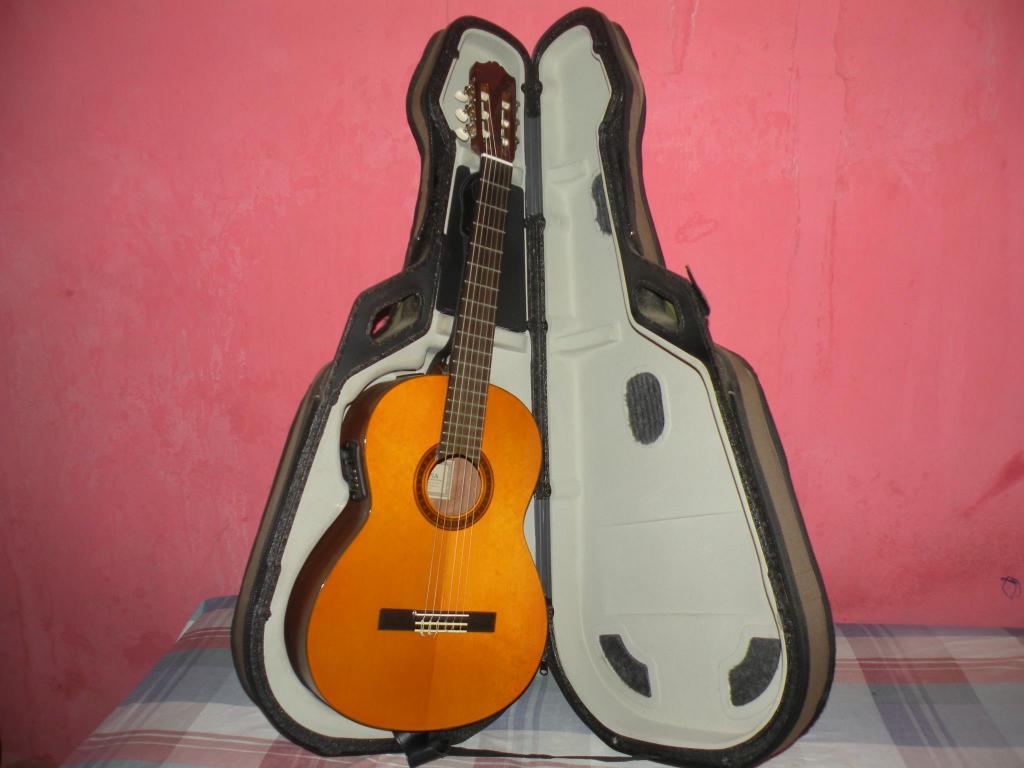 Guitarra Yamaha CGX 101A Electroacústica