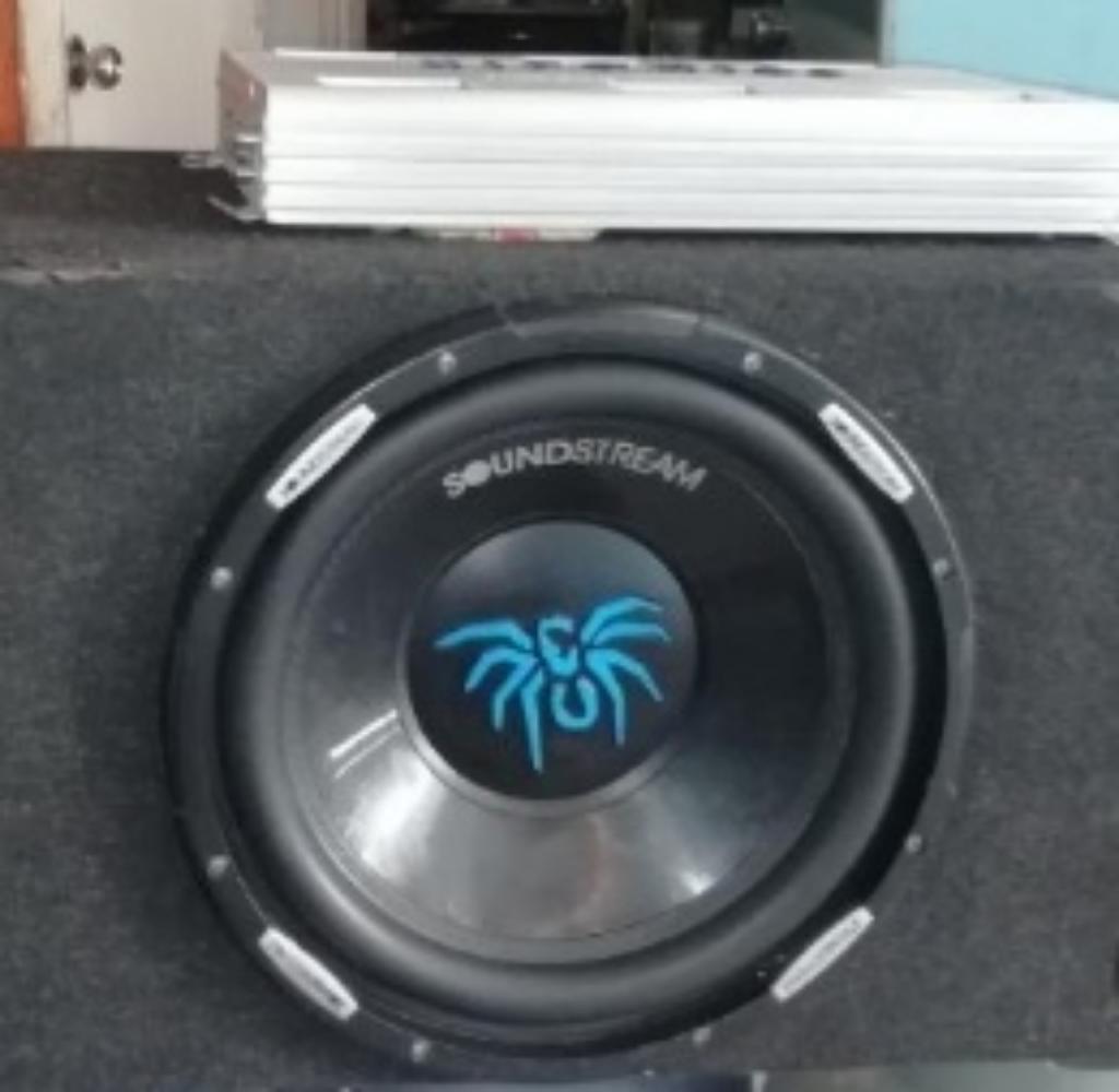 Vendo bajo de 12 Y Amplificador de w