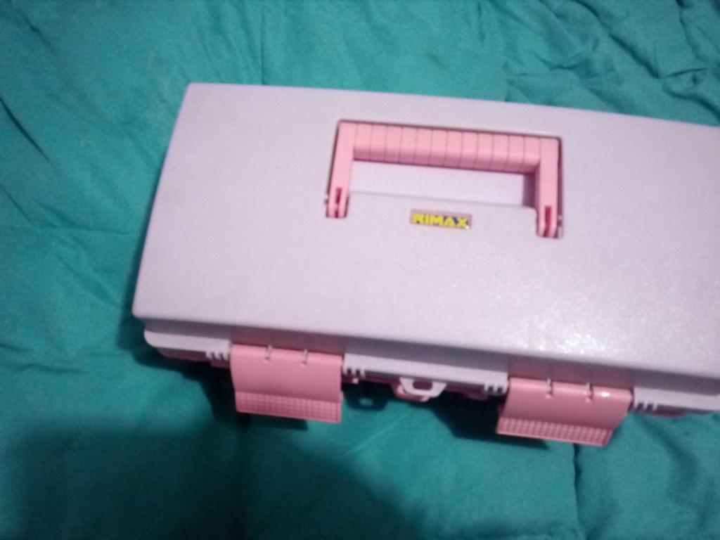 vendo caja Lonchera de color rosado!!