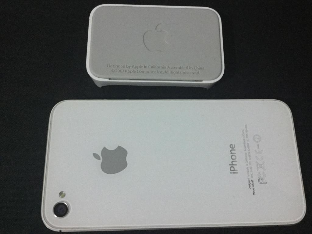 iPhone 4S 32GB / Libre de Operador y iCloud / Juegos