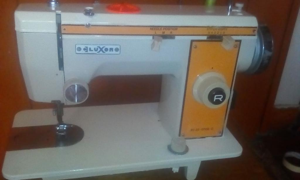 Vendo Máquina de Coser a 220