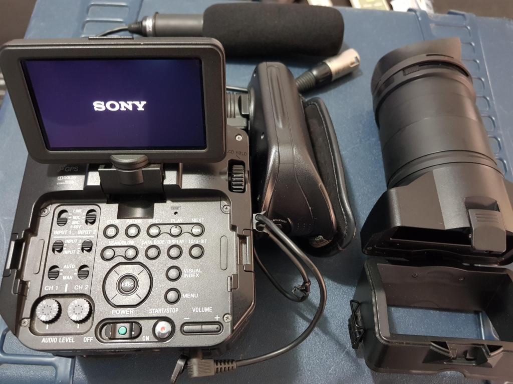 Videocámara SONY FS 100 full HD sensor super 35mm casi
