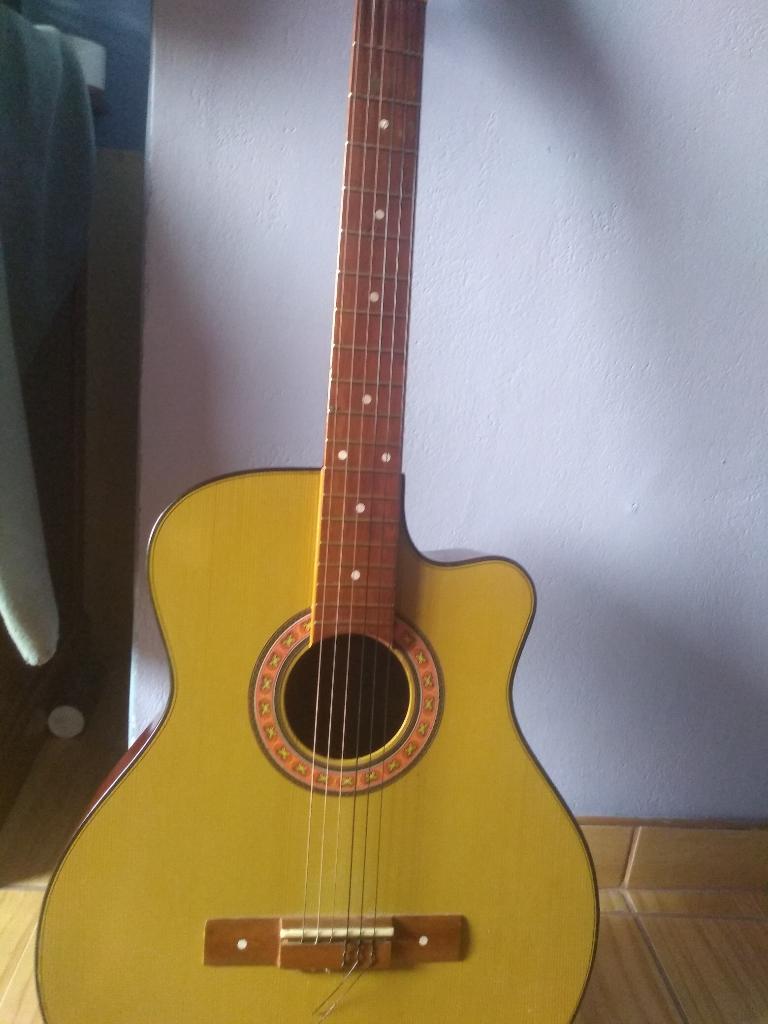 Guitarra Acústica con Estuchefunda