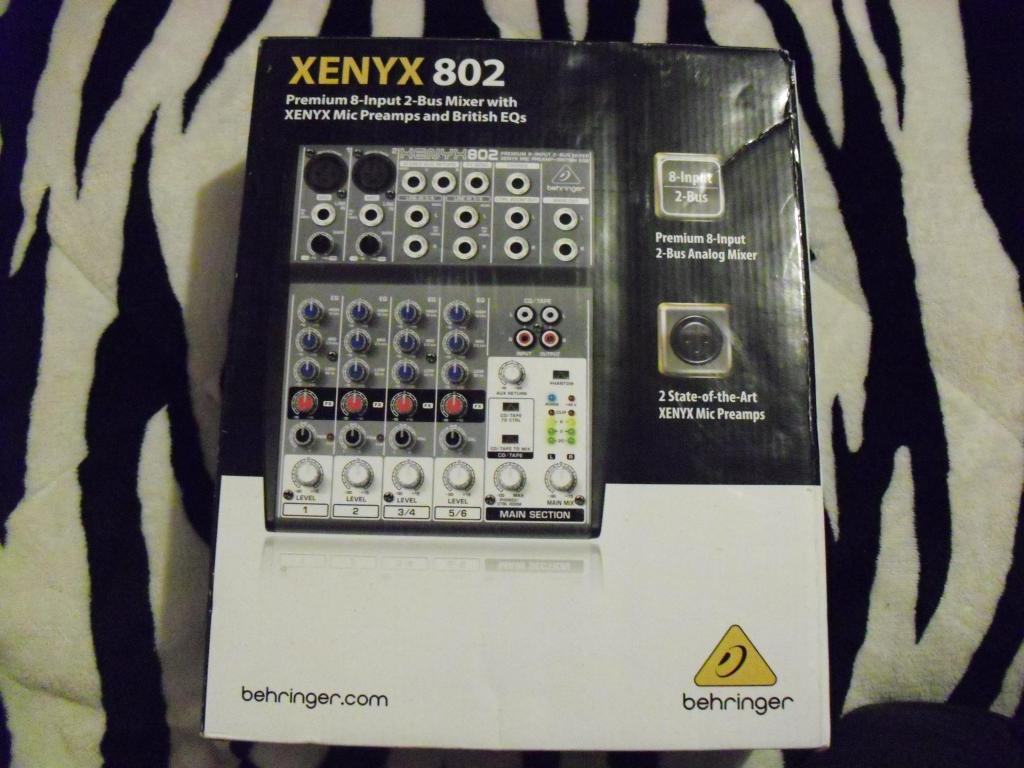 Mixer BEHRINGER XENYX  inputs Con preamps Nuevo!