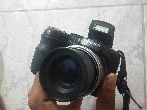 Camara Fujifilm S2950 Con Detalle
