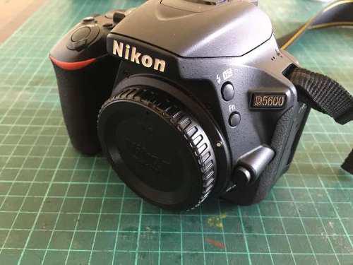 Nikon D5600 + Juego De Lentes + Mas Caja, Cargador Y Memoria
