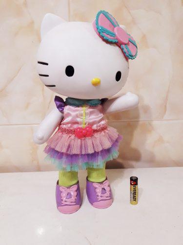Hello Kitty Doll Articulada Con Ropa De Tela