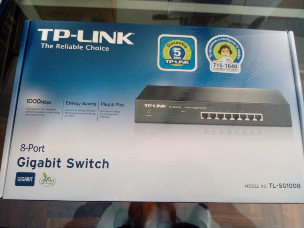 Switch TP LINK con Base de Montaje, 8 Puertos Gigabit