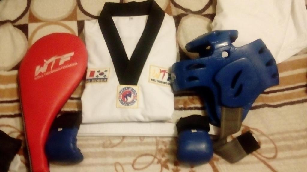 Traje de taekwondo talla 2 con implementos y protectores