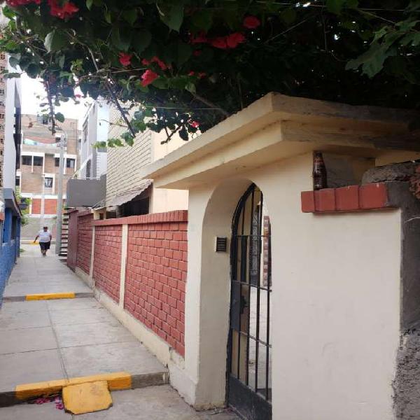 Casa de tres pisos cercado del lima en Lima