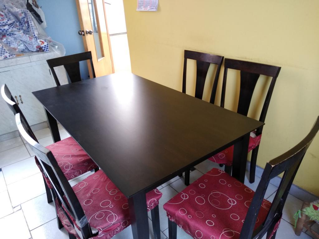 Se Vende Juego de Comedor en Madera