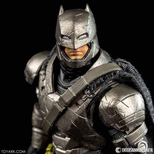 Batman Armored Mafex Batman Vs Superman Medicon En Stock