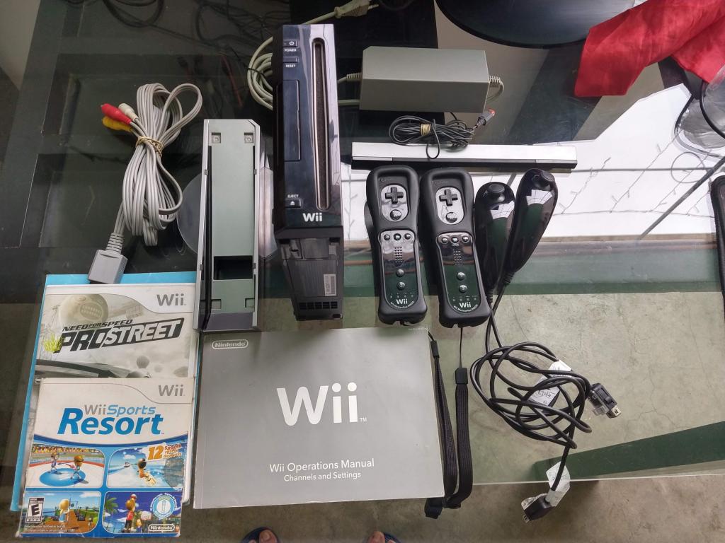 Nintendo Wii Black Edition accesorios 2 juegos Cambio o