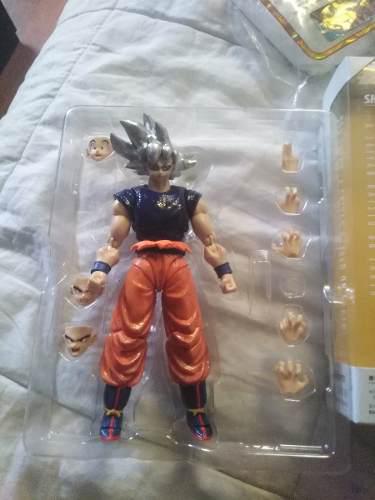 S H Figuarts Goku Traje Roto Custom