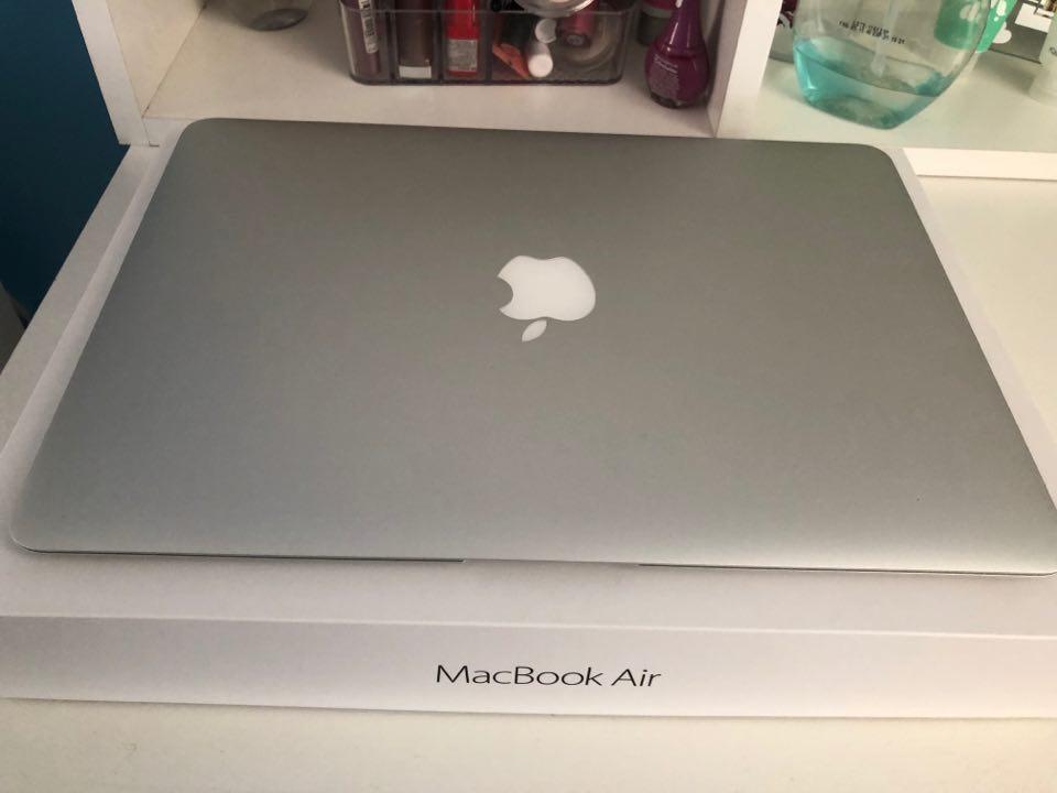 Vendo Macbook air  en caja con accesorios