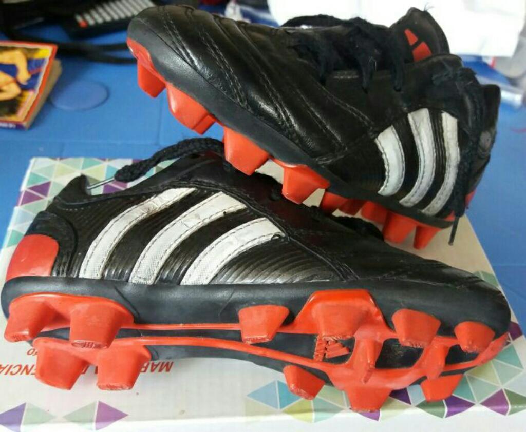 Zapatillas de Niño para Futbol Adidas.