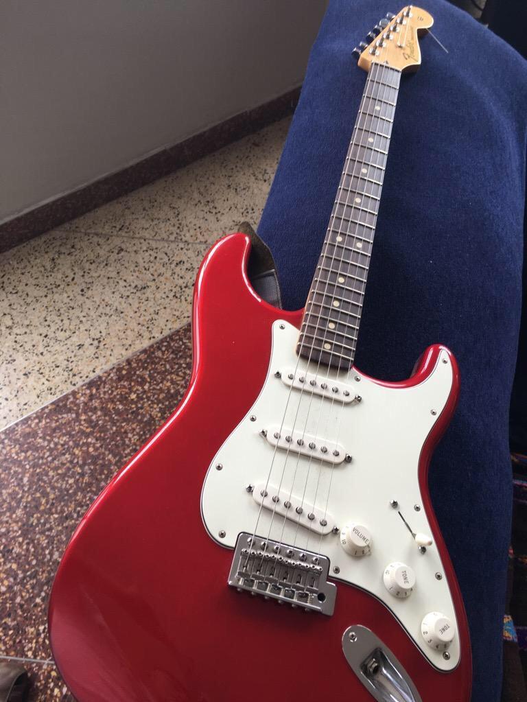 Guitarra Fender Stratocarser Mexicana