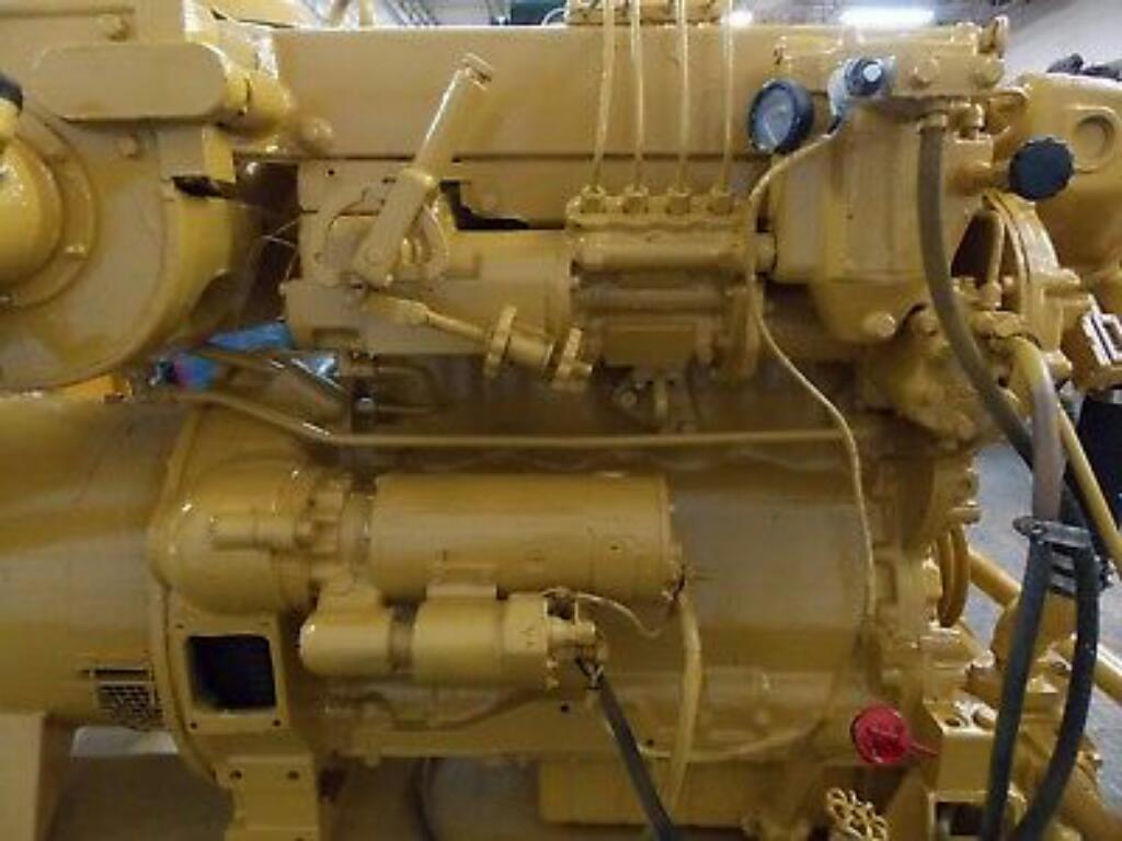Motor Cat D 330 Y Una Bomba de Agua