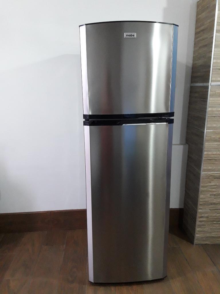 Refrigeradora de 254 Lts con Solo 3 Mese