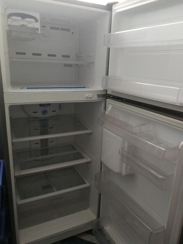 Remato Refrigeradora con Dispensador 750