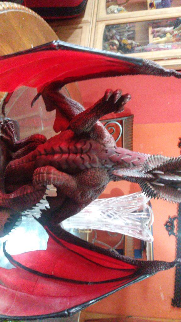 Dragon de Coleccion Colossal Red Dragon