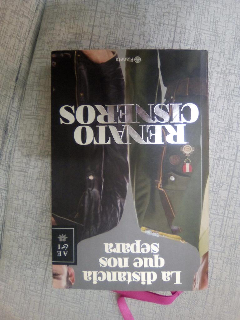 Libro La Distancia Que Nos Separa Renato Cisneros buen