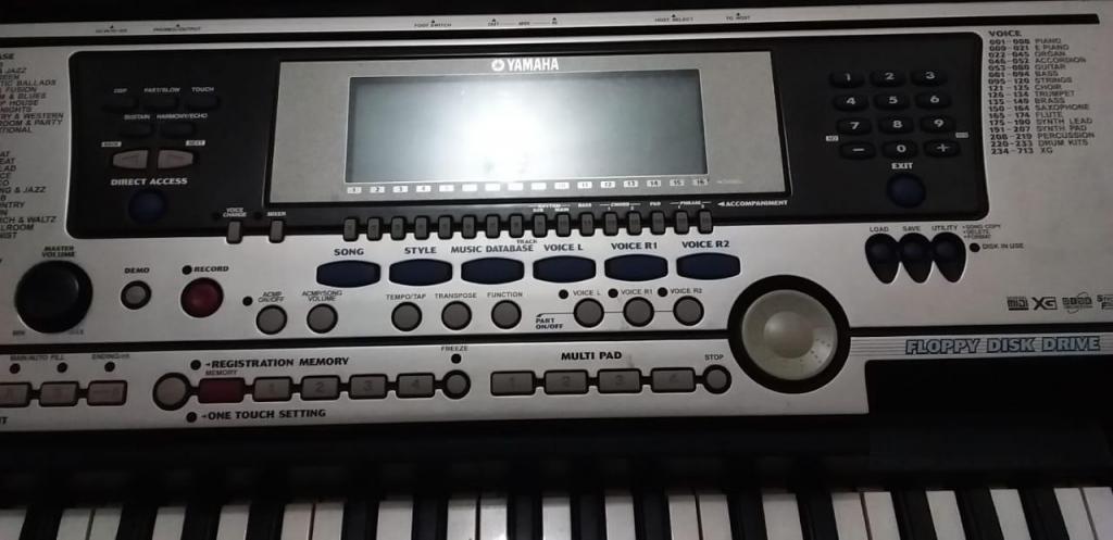 TECLADO YAMAHA 550