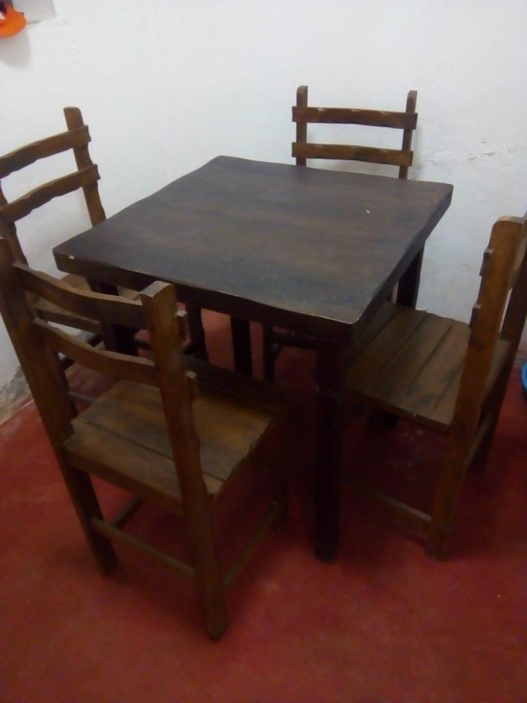 Se vende mesas con cuatro sillas cada una