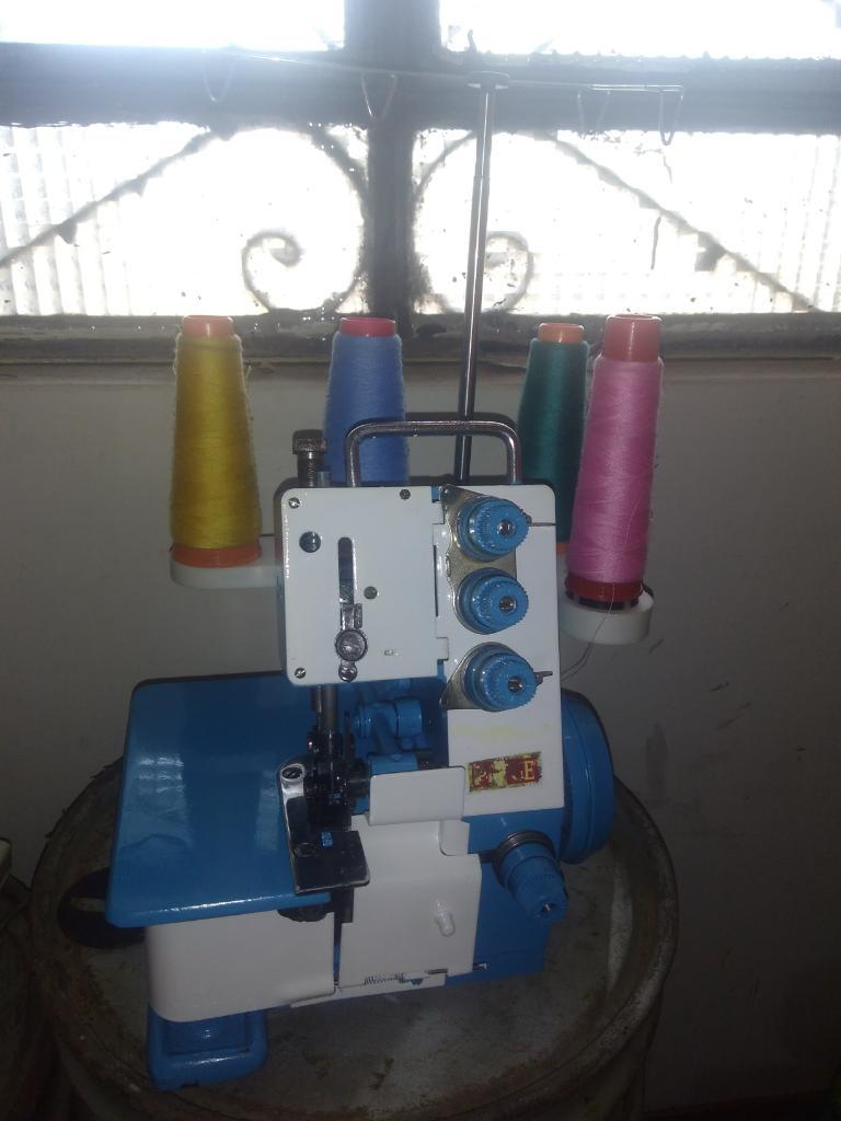 Vendo Máquina de Coser Remalladora a 250