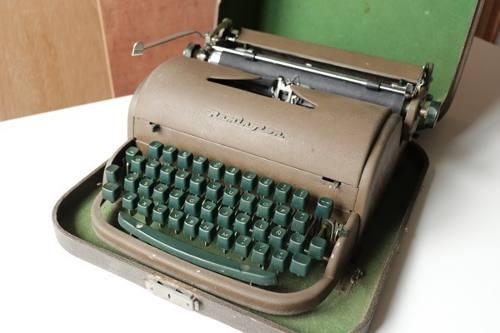 Antigua Máquina De Escribir Remington