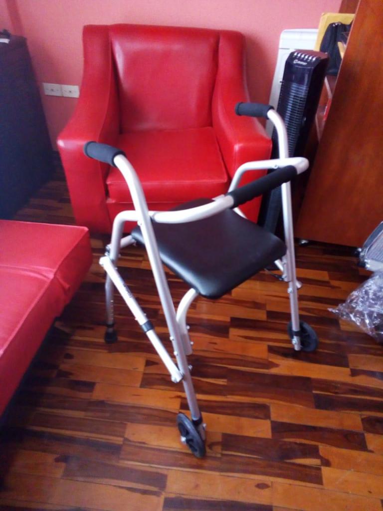 Andador con asiento plegable de aluminio