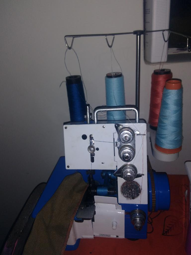 Vendo Máquina de Coser Remalladora a 250