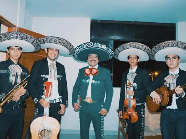 El Charro Pedro Bonilla y su Mariachi Fiesta Mexicana