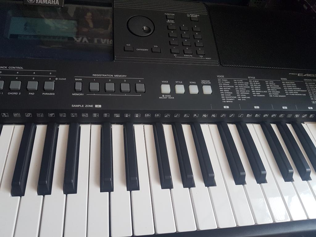 Teclado Yamaha E463