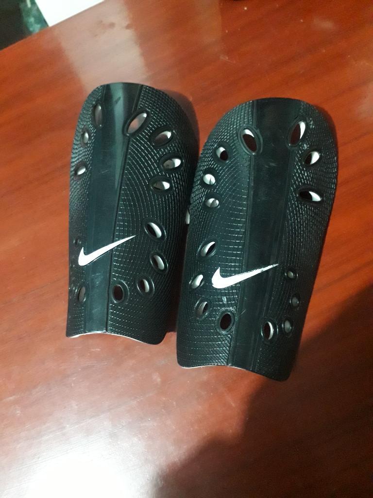 Canilleras Nike Originales