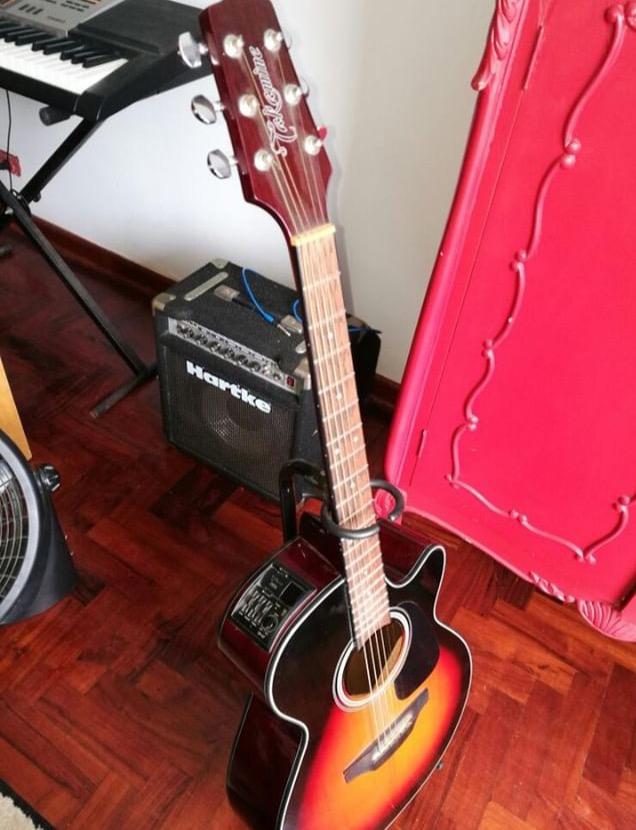 Guitarra Takamine