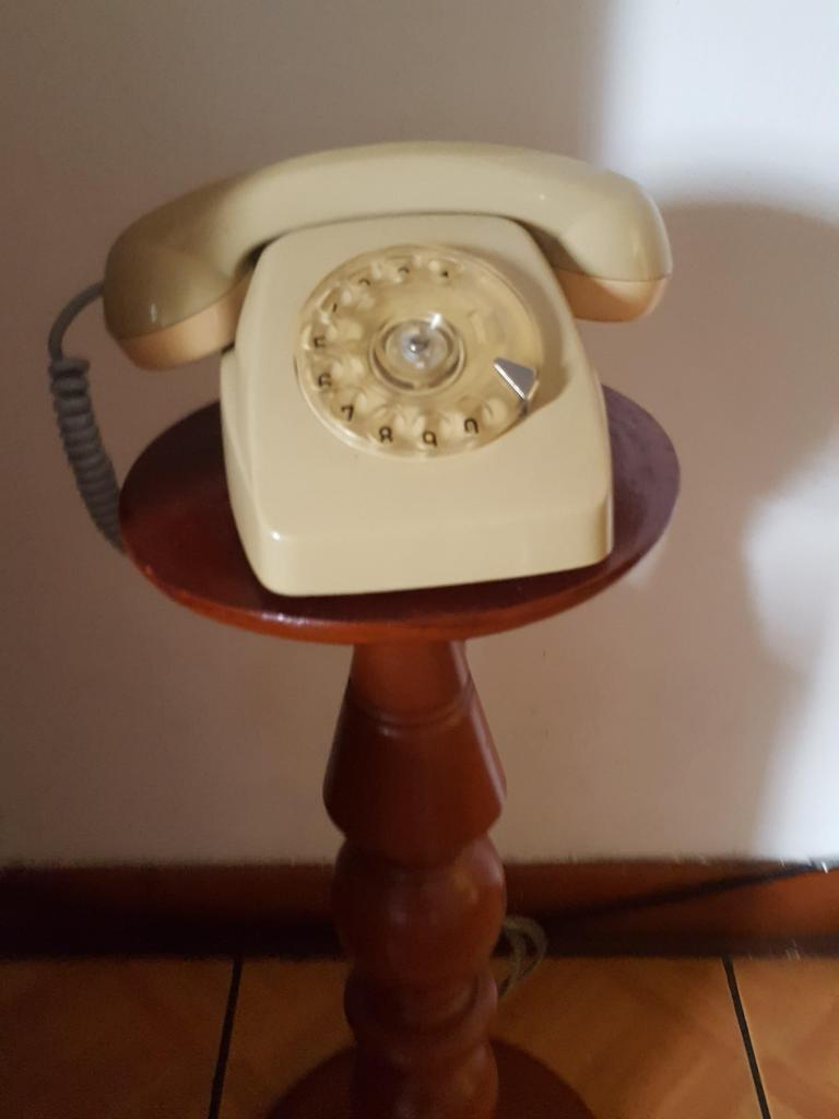 Teléfono de discado antiguo