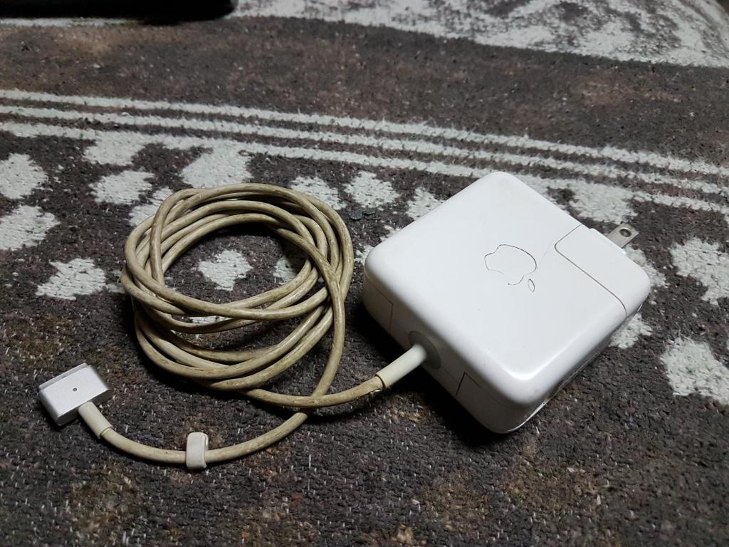 Cargador Magsafe 2 45w con detalle