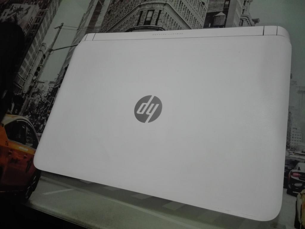 Oferta de laptop HP Pavilion A8 6ta generación con DISCO