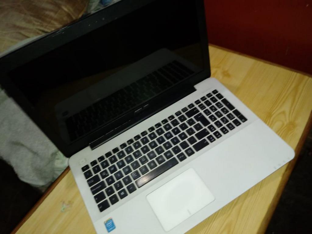 Remato Laptop Asus 16' Core I3 5ta Gen. 2.10 Ghz 4gb Ram