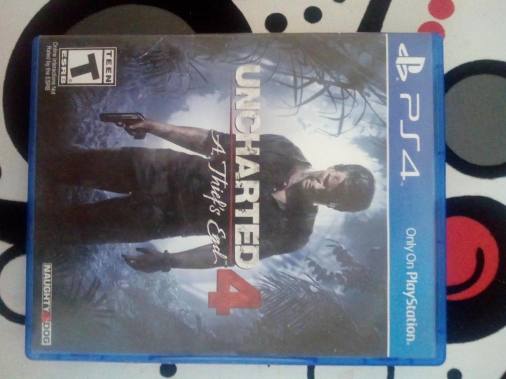 VENDO UNCHARTED 4 PS4