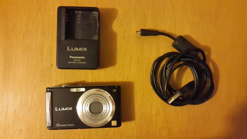 Vendo camara Panasonic Lumix con cargador original y cable