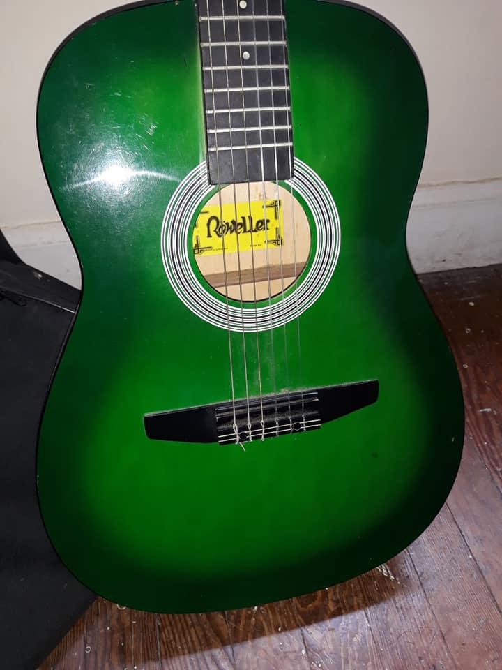 Guitarra Verde Nueva con Funda