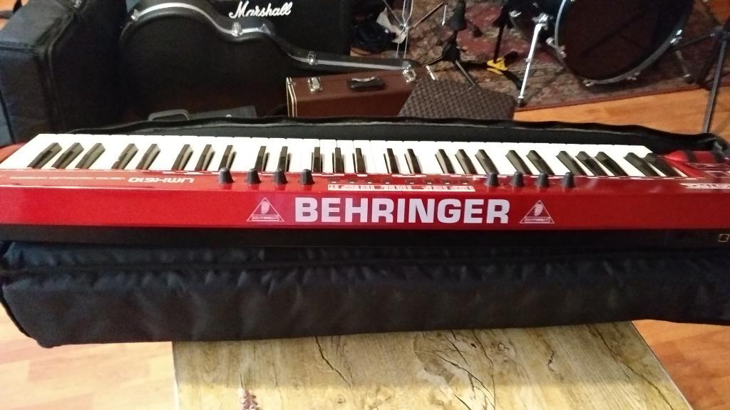 Teclado Midi Behringer