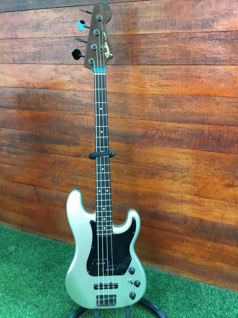 Bajo Fender Japan Precision Jazz Bass Hard Case Fender