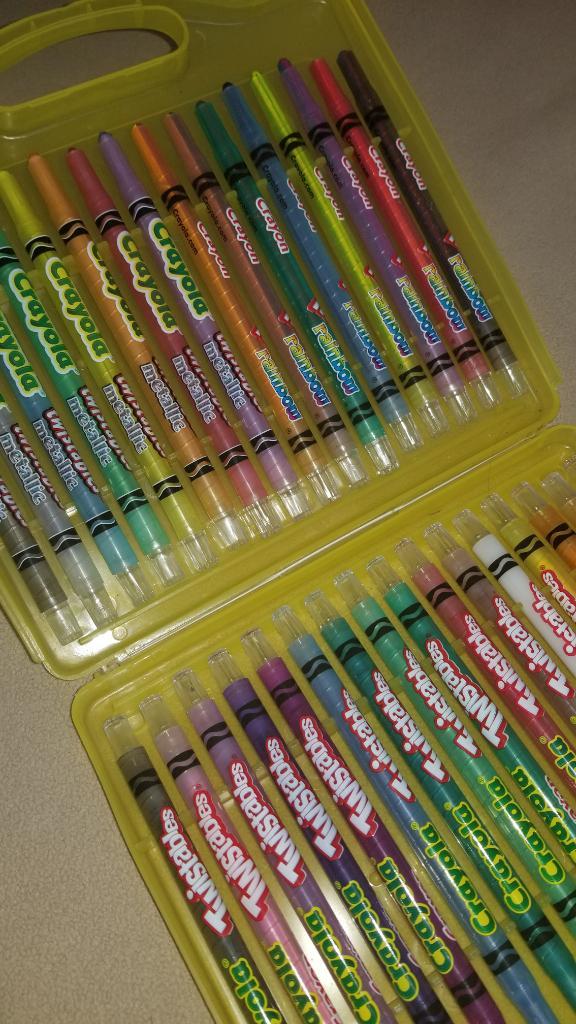 Caja Set de 32 Crayolas Twistables