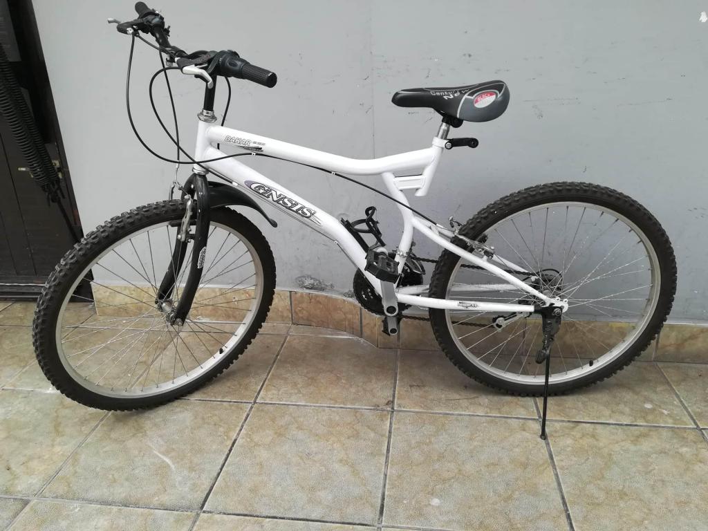 Bicicleta blanca deportiva