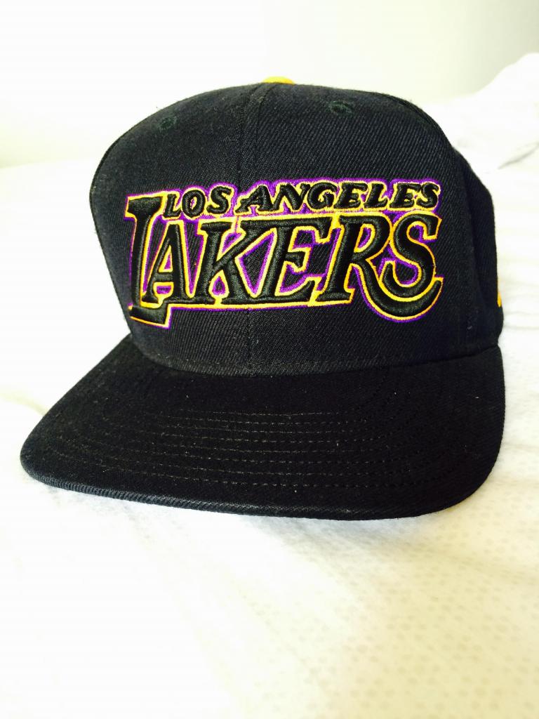 Gorro Adidas Los Angeles Lakers